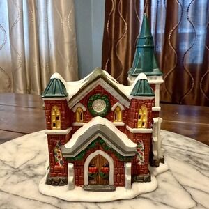 Vintage LIGHTED Enchanted Christmas Village Cathedral Church Cross Snow 2001
